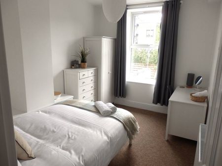 5 Bed Flat, Redland, BS6 - Photo 2