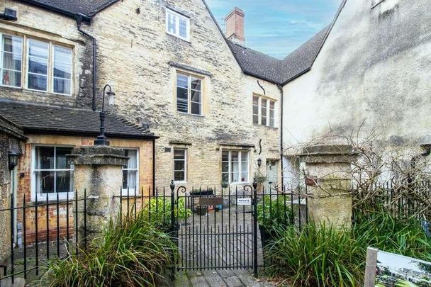 Gloucester Street, Cirencester, Gloucestershire, GL7 - Photo 1