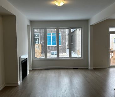 For Lease - 7 Phoenix Boulevard, Barrie, Ontario - Photo 1