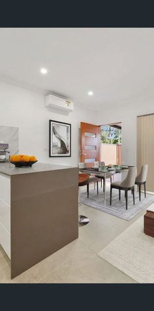Two Bedroom Granny Flat - Great Location - Photo 1
