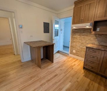 ✨ Magnifique 3 Chambre avec cachet – St-Sacrement – 1395$/mois (Int... - Photo 4