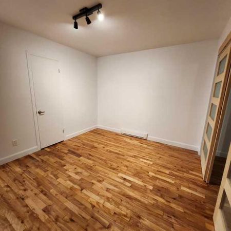 3-1/2 plus coin détente dans Petite-Patrie, Immeuble très tranquille Métro Autobus - Photo 3