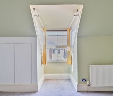 Terraced House to rent - Old Road West, Gravesend, DA11 - Photo 5