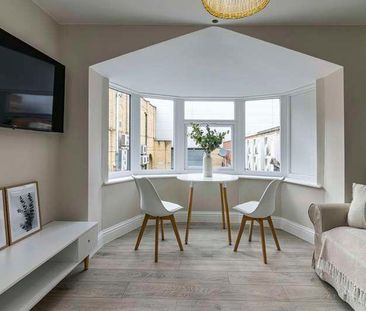 Luxury Bedroom Apartment, LN5 - Photo 4