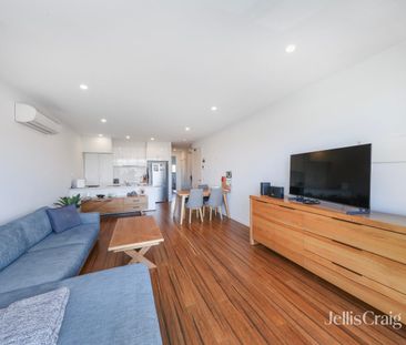 Two-Level Living Proximity to Williamstown Beach | 131sqm - Photo 1