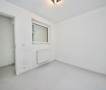 Appartement met 2 slaapkamers, terras en staanplaats. - Photo 6