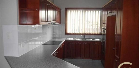 Well Kept, 3 Bedroom Family Home! - Photo 2