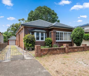 17 Hinkler Street, Mayfield NSW 2304 - House For Rent | Domain - Photo 2