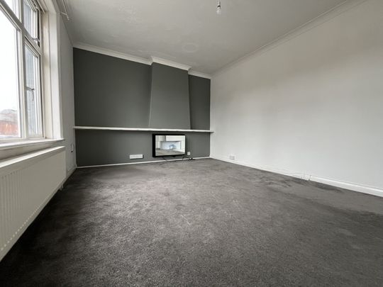 2 bed flat to rent in Charminster Road, Bournemouth, BH8 - Photo 1