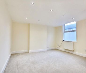 3 bedroom flat to rent - Photo 2