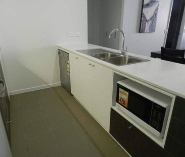 Centrally Located Furnished Apartment - Photo 6