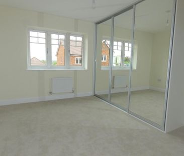 4 bedroom detached house to rent - Photo 4