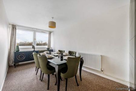 3 bedroom property to rent in Brentford - Photo 3