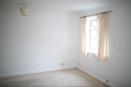 1 Bed Flat, Windlesham Gardens, BN1 - Photo 3