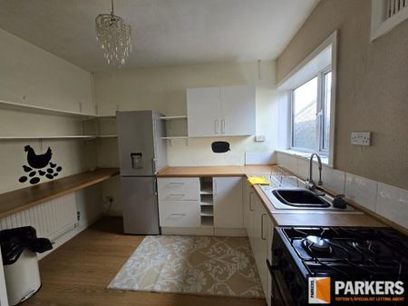 3 bedroom flat to rent - Photo 5