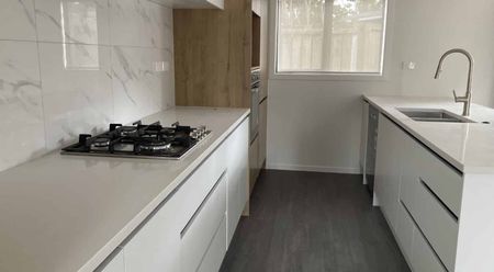 4 Bedroom + Office - Close to University - Photo 3