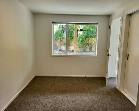 1 Bedroom flat in Newtown - Photo 2