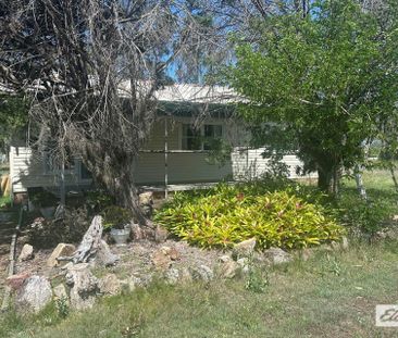 Rural home in the heart of town - Photo 4