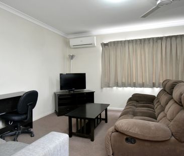 SELF CONTAINED APARTMENT - GLADSTONE CBD - Photo 4