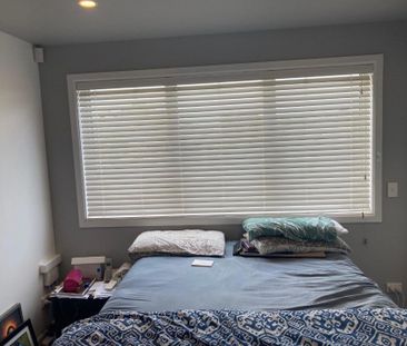 Modern 3 Bedroom Townhouse - Photo 2