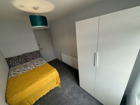 8 Bed Student Accommodation - Photo 4