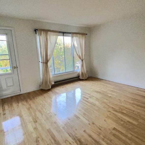 Mercier-Hochelaga beaux 5 1/2 avec électroménagers- 3 chambres à couchers 2e étage - Photo 1