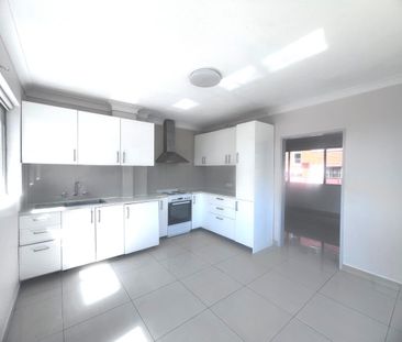 Immaculate & Convenient 3 Beds 2 Bathrooms unit for rent in Lakemba. - Photo 5