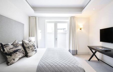 2 bedroom conversion flat with 1 reception and 2 bathrooms in Mayfair, W1K - Photo 3