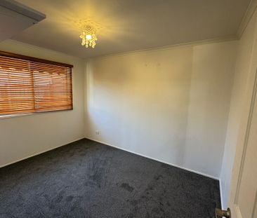 "Perfect Family Living - Close to Schools, Shops & Parks" - Photo 2