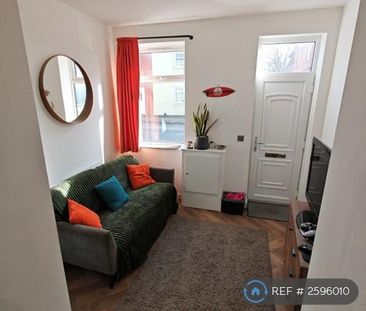 2 bedroom terraced house to rent - Photo 2