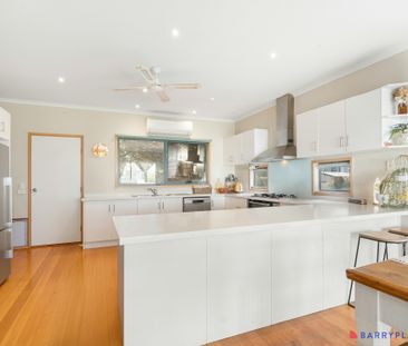 Spacious Five Bedroom Family Home with Multiple Living Areas, Solar... - Photo 6