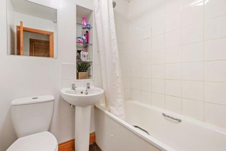 1 bedroom in a house share to rent - Photo 5