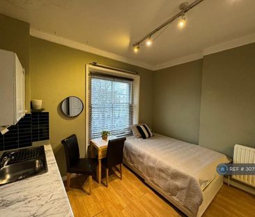Studio to rent - Photo 2