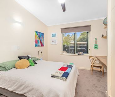 Spacious Four Bedroom Family Home - Photo 2