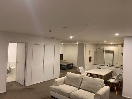 Large Central 2-Bed Gem with big Balcony! - Photo 4
