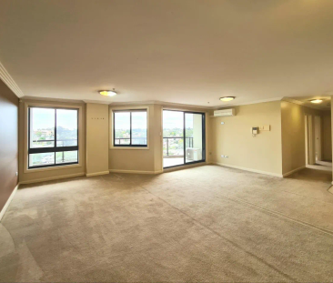 Spacious 2-Bedroom Apartment with Balcony - Photo 1