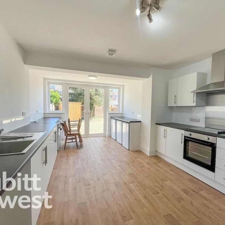 1 bedroom in a house share to rent - Photo 1