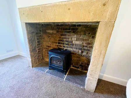 2 bedroom semi-detached house to rent - Photo 4