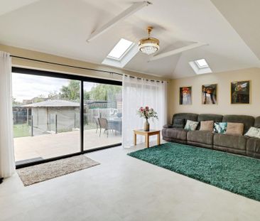 4 bedroom link detached house to rent - Photo 3