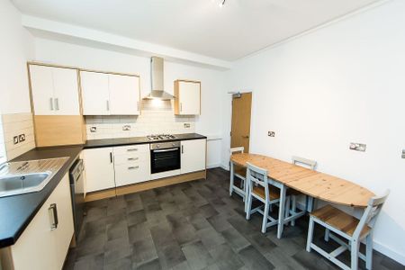 Burchett Grove, Woodhouse, Leeds - Photo 5