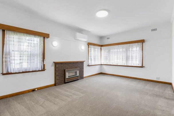 Comfortable Living in a Quiet Glen Iris Street - Photo 1