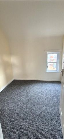 71 Upper Newtownards Road, Belfast, BT4 3HT - Photo 4