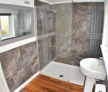 Bateson Drive, Springhead, Oldham, OL4 4NZ - Photo 5