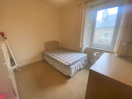3 bedroom flat to rent - Photo 5