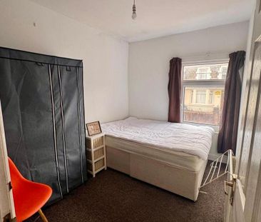4 bedroom terraced house to rent - Photo 3