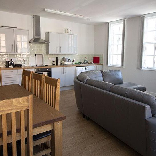 8 bedroom townhouse to rent - Photo 1