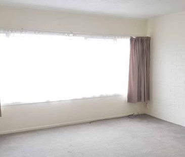 Sunny City Fringe Apartment | Carpark Included | - Photo 1