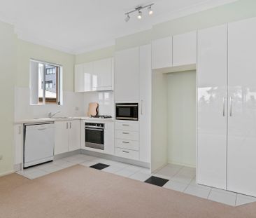 Stylish, Low-Maintenance Living for Over 55s - Photo 3