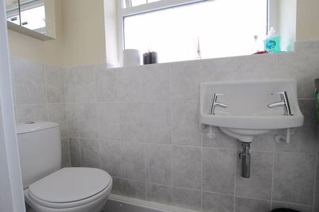 4 bedroom terraced house to rent - Photo 5