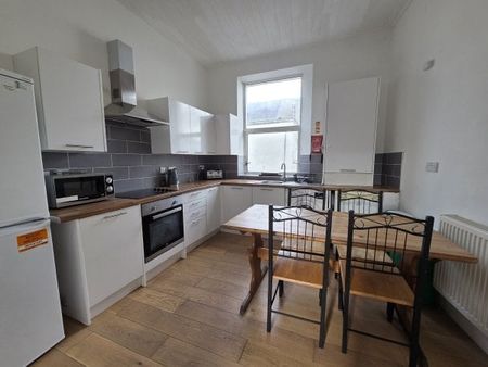 33, Plymouth, PL4 - Photo 3